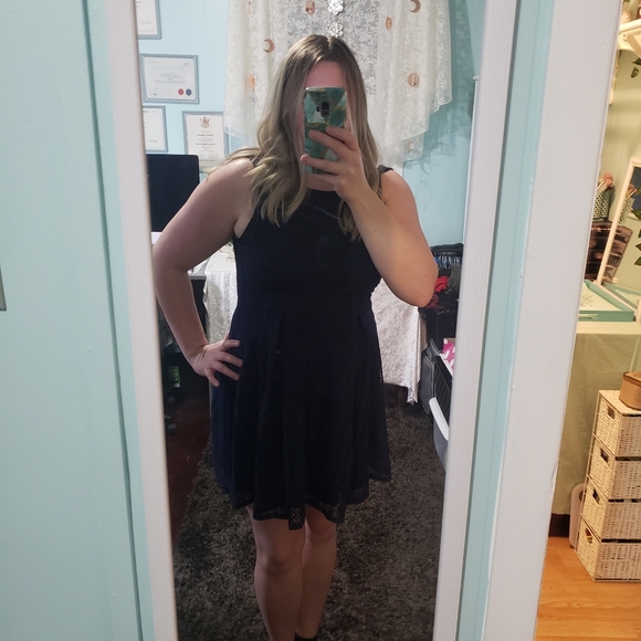 Montau LA - Navy Blue Lacy A line dress Size Large - Picture 10 of 10